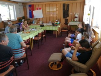 Okrúhly stôl - diskusia na obecnom úrade obce Miklušovce z projektu Vidiecka mládež v regióne