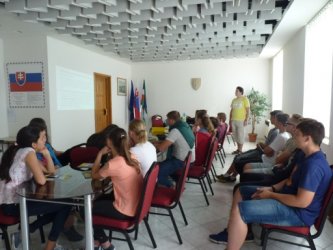 Workshop na obecnom úrade v obci Heľpa z projektu Vidiecka mládež v regióne