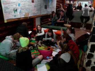 Diskusia projektu Vidiecka mládež v regióne v M-clube v Handlovej, základni mládežníckeho parlamentu v Handlovej