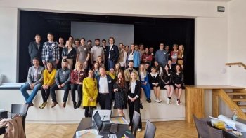 Výmena skúseností s cieľom zvýšiť zapojenie mládeže vo vidieckych oblastiach do rozhodovacích procesov.